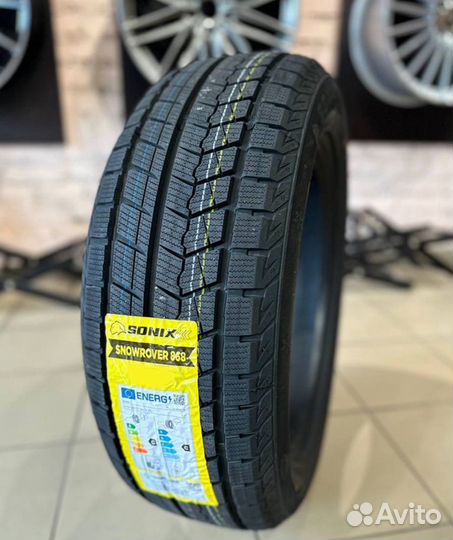 Sonix Snowrover 868 235/55 R17 103H