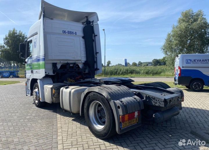 Pазбираем грузовик Mercedes-Benz Actros mpiii 2009