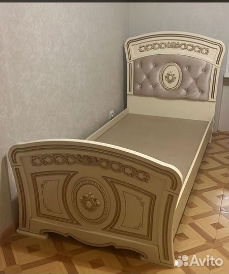 Кровать