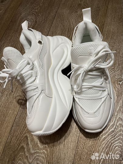 Кроссовки новые