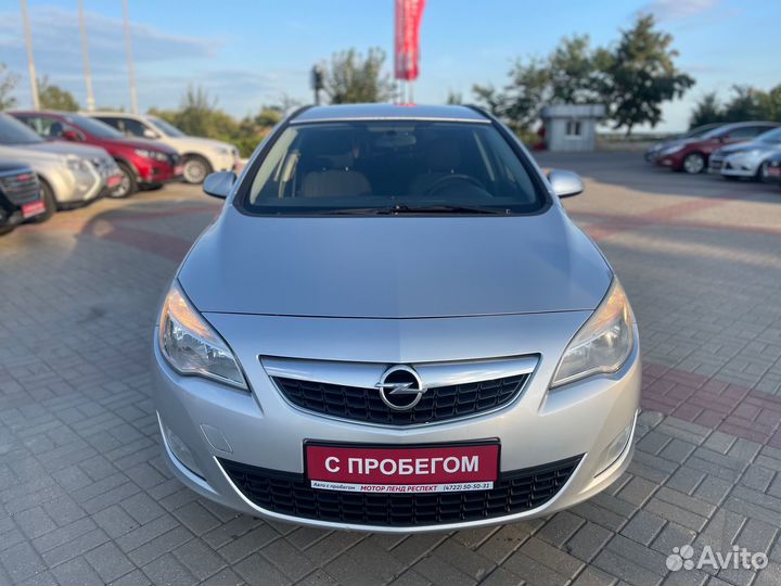 Opel Astra, 2011