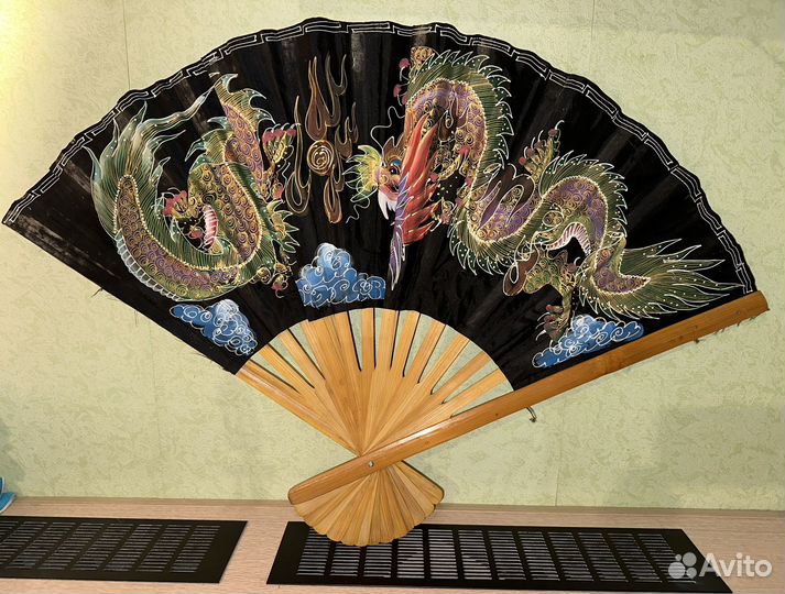 Веер большой интерьерный с драконами