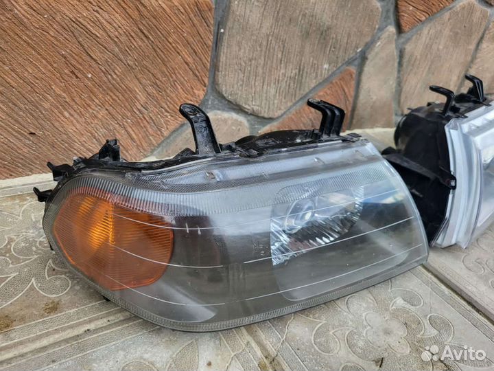 Фара mitsubishi pajero sport 1