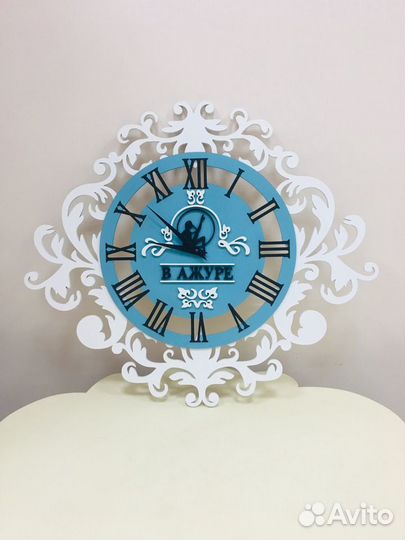 Часы с логотипом