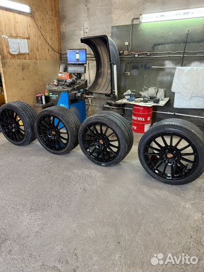 Porsche panamera летние колеса R20 разноширокие