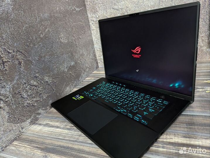 Asus rog zephyrus m16, 13900h, 4070, 16gb, 1tb ssd