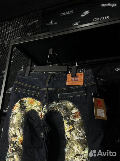 Джинсы evisu