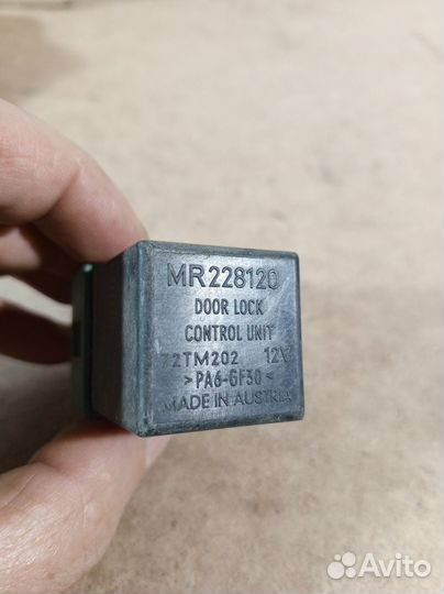 Реле Mitsubishi Carisma