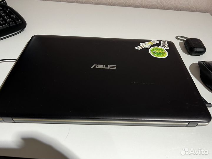 Ноутбук asus