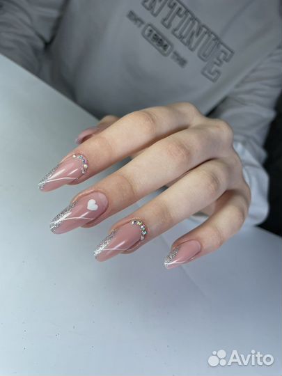 Наращивание ногтей, педикюр