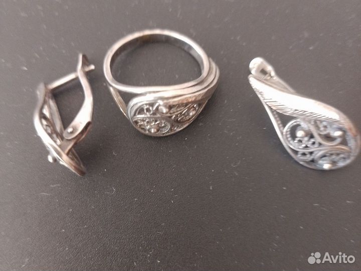 Ювелирный комплект: кольцо и серьги