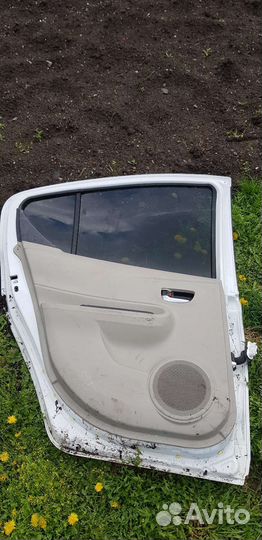 Продам двери toyota aqua правые