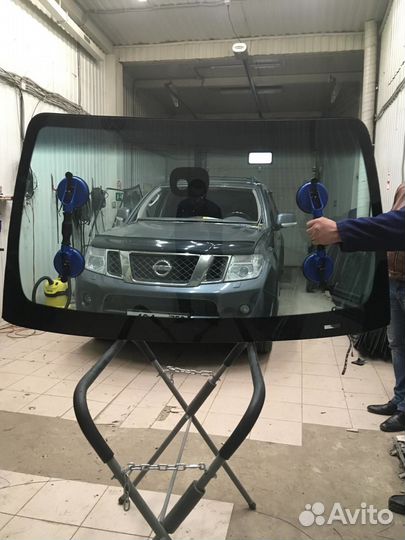 Лобовое стекло на Nissan Pathfinder r51