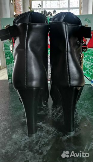 Ботинки женские