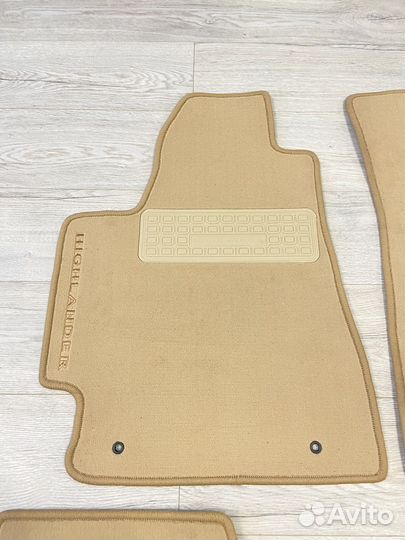 Оригинальные текстильные ковры Toyota Highlander 2
