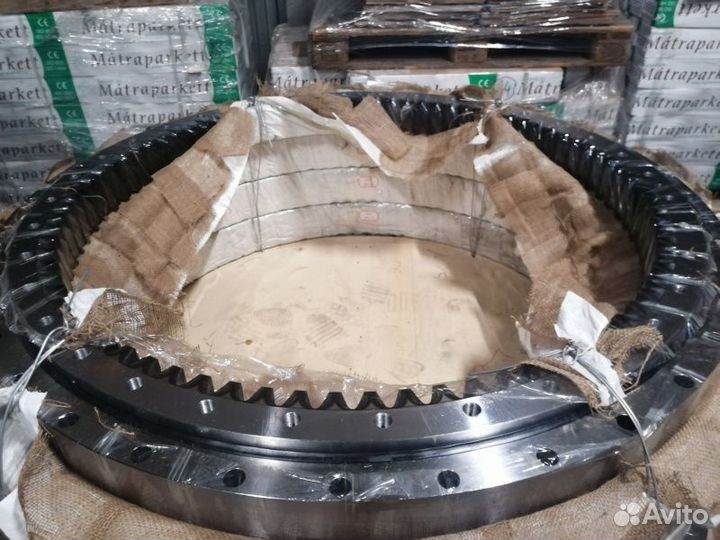 Опорно-поворотный круг для Hitachi ZX230