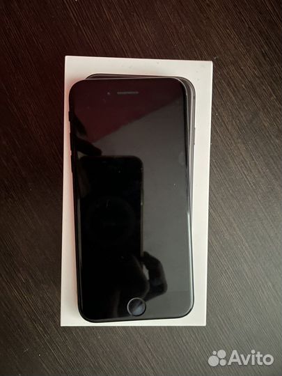 Телефон iPhone SE 2020