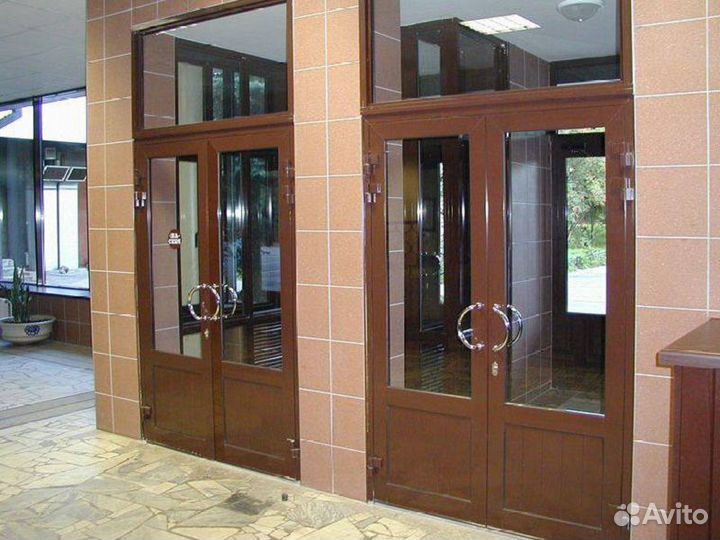 Алюминиевая дверь стекло