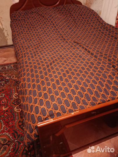 Кровать с матрасом