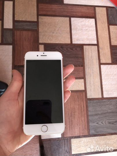 Телефон iPhone 6s