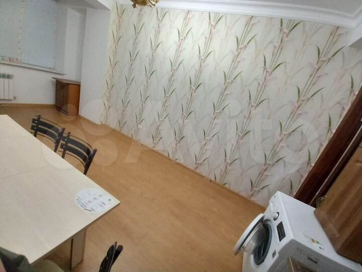 2-к. квартира, 80 м², 1/10 эт.