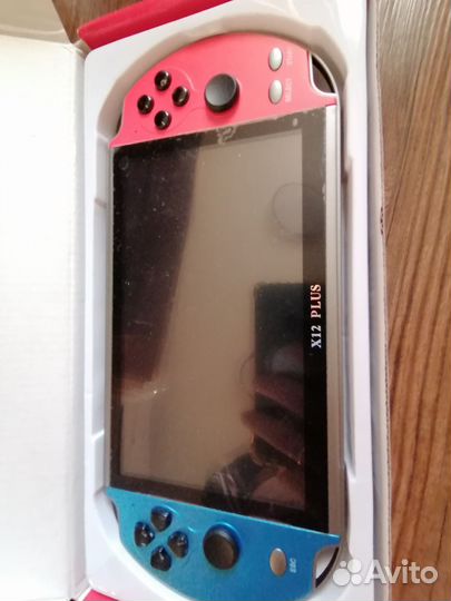 Игровые приставки и аксессуары