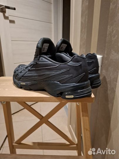 Кроссовки Adidas Orketro 