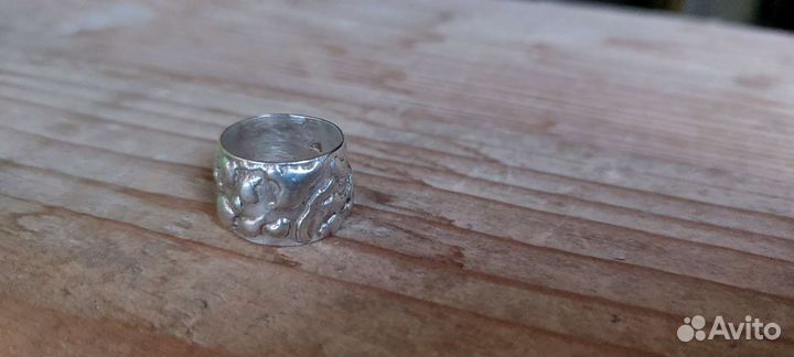 Серебряное кольцо