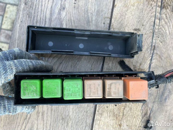 Блок предохранителей Opel Vectra 1.6