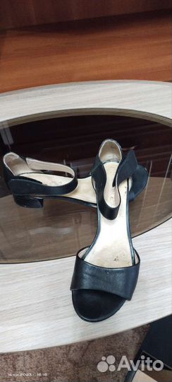 Босоножки женские