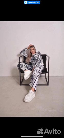 Костюм женский