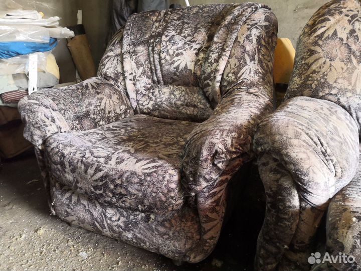 Диван и два кресла