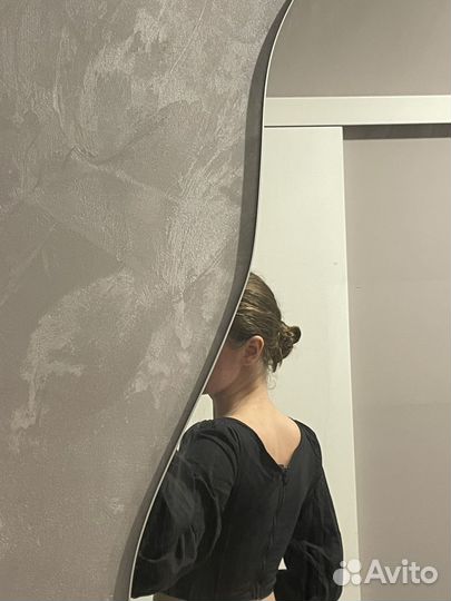 Черный топ с длинным рукавом на молнии