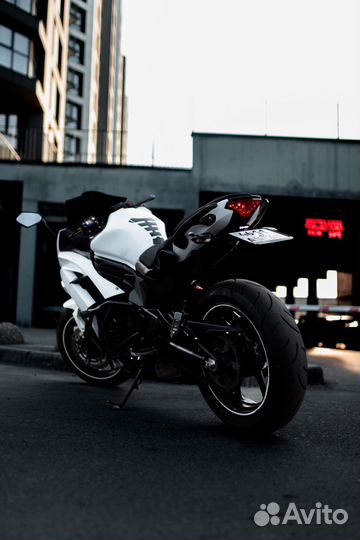 Продаю мотоцикл Kawasaki Ninja 650R ER-6F