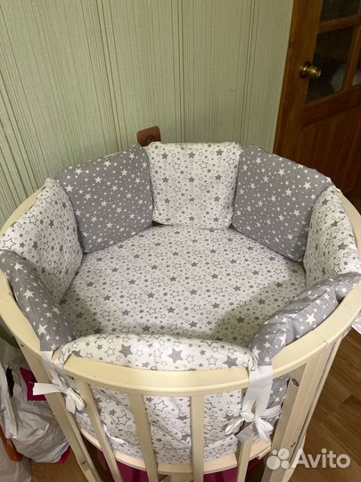 Кроватка для новорожденных с маятником