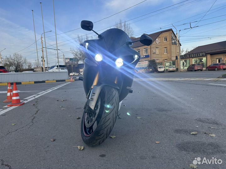 Yamaha YZF R1