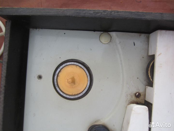 Магнитофон название не знаю