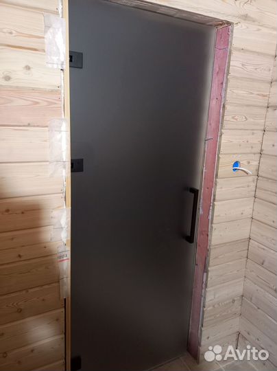 Стеклянные уличные двери