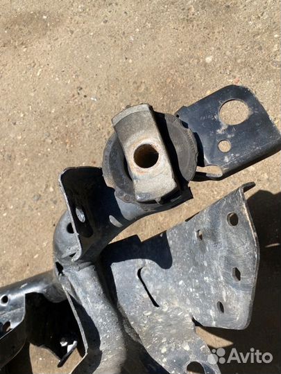 Балка подвески передняя Jeep Grand Cherokee WK2