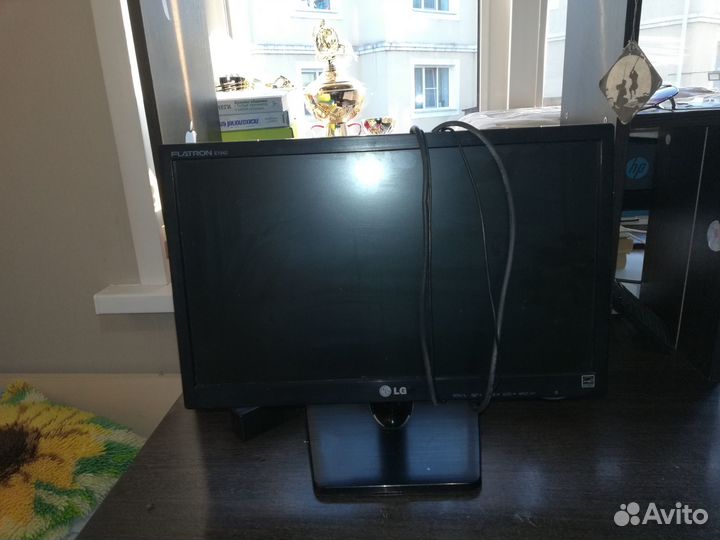 Монитор LG 19