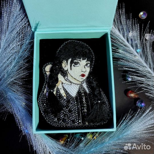 Брошь Семейка Адамс Wednesday ручной работы