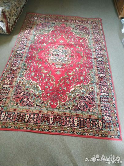 Ковры разных размеров и расцветок