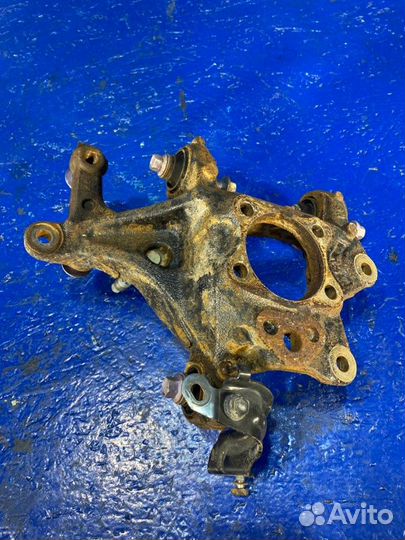 Кулак задний правый Toyota Camry V70 XV70 2arfe