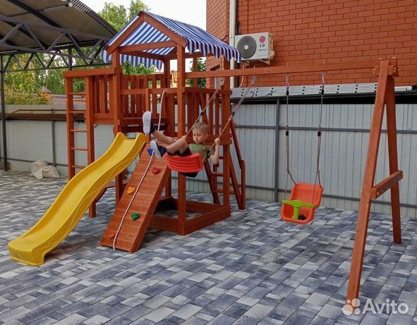 Детская площадка с горкой