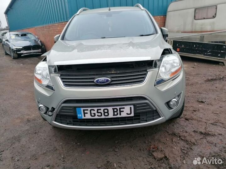 Накладка заднего правого фонаря Ford Kuga 1