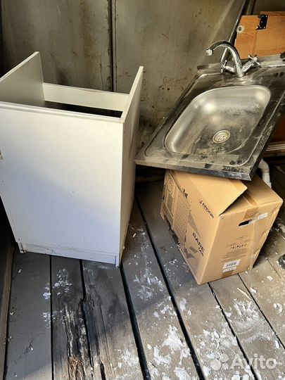 Кухонная мойка с тумбой