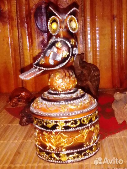 Шкатулка резная деревянная 