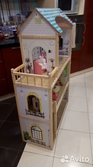 Большой кукольный домик деревянный с мебелью