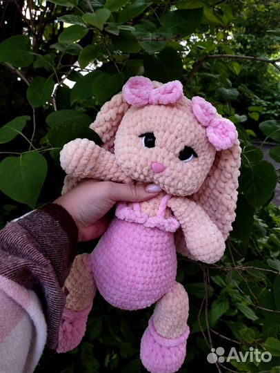 Вязаный зайка ручная работа