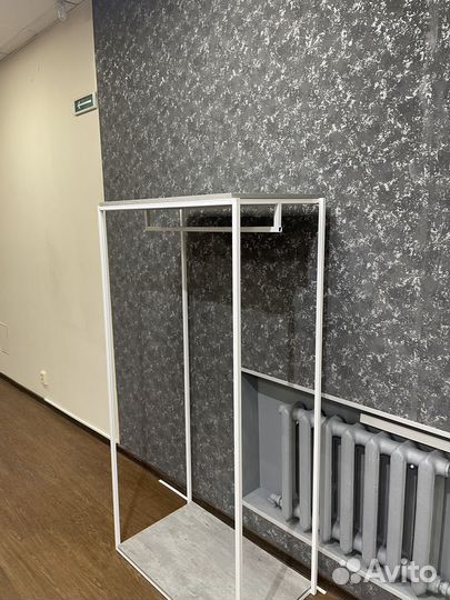 Торговое оборудование для магазина одежда